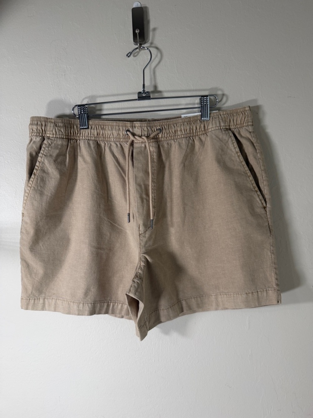 American Eagle Outfitters Men's Drawstring Athletic Shorts in Tan